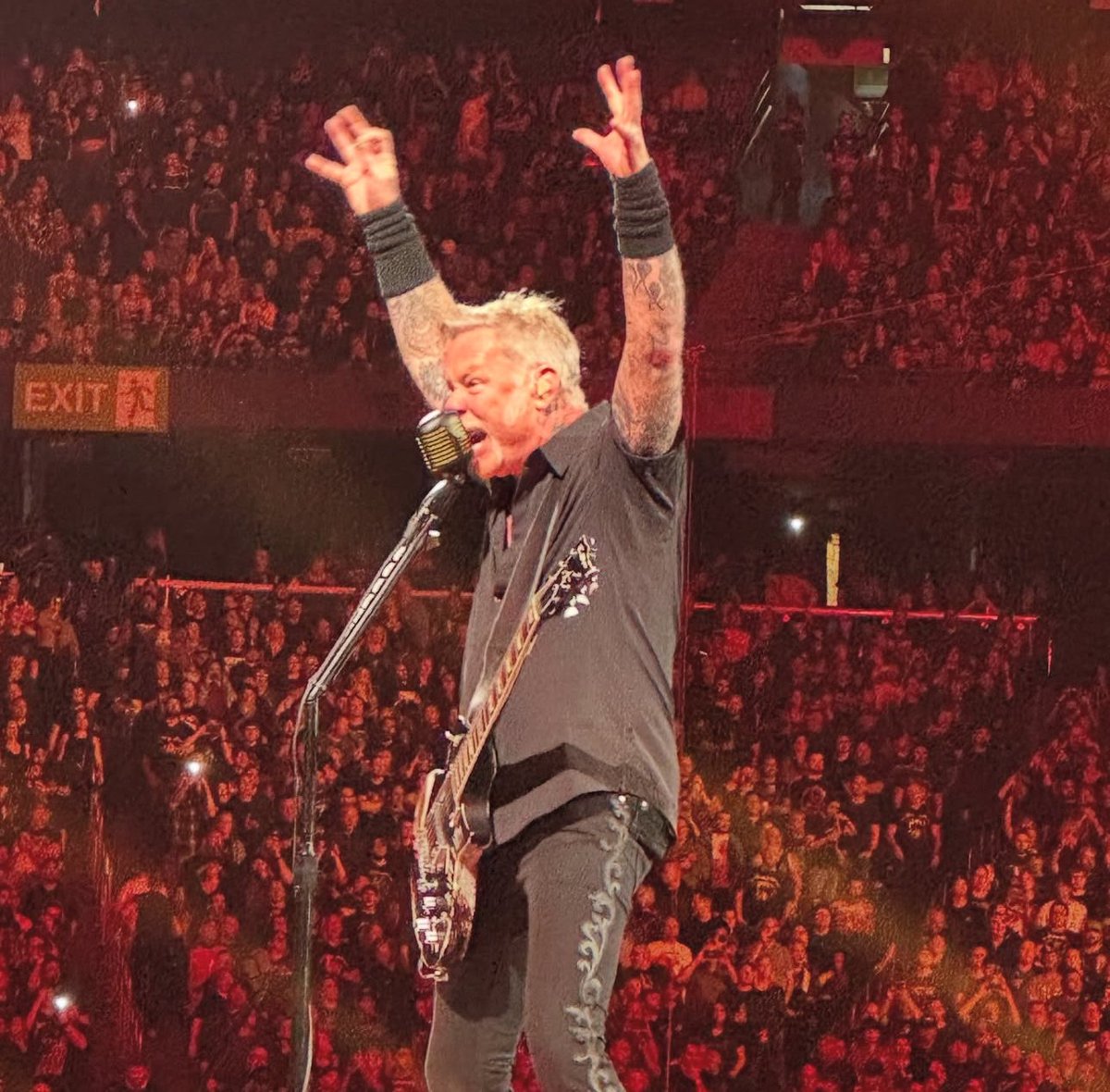 MetSince1981's tweet image. #Noche1…
#Night1…
📸 @Metallica: Presentación en el Rogers Centre de Toronto ON, Canadá 🇨🇦 24 de Abril 2025. Tour: M72 World Tour’25.
#Metallica #M72Toronto #M72WorldTour2025 #M72WorldTour #M72 #RogersCentre #FifthMember #MetFans #MetFamily #MS81 #METALLICASince1981