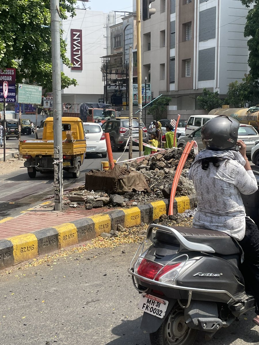 Ashwin7611's tweet photo. nicely done roads and footpaths being dug again and again all over nagpur. will this improve public life. no. its stressful to see them and causes loss of creativity and productivity of common man. near diksha bhoomi nagpur. https://t.co/Zhvm2mONgp