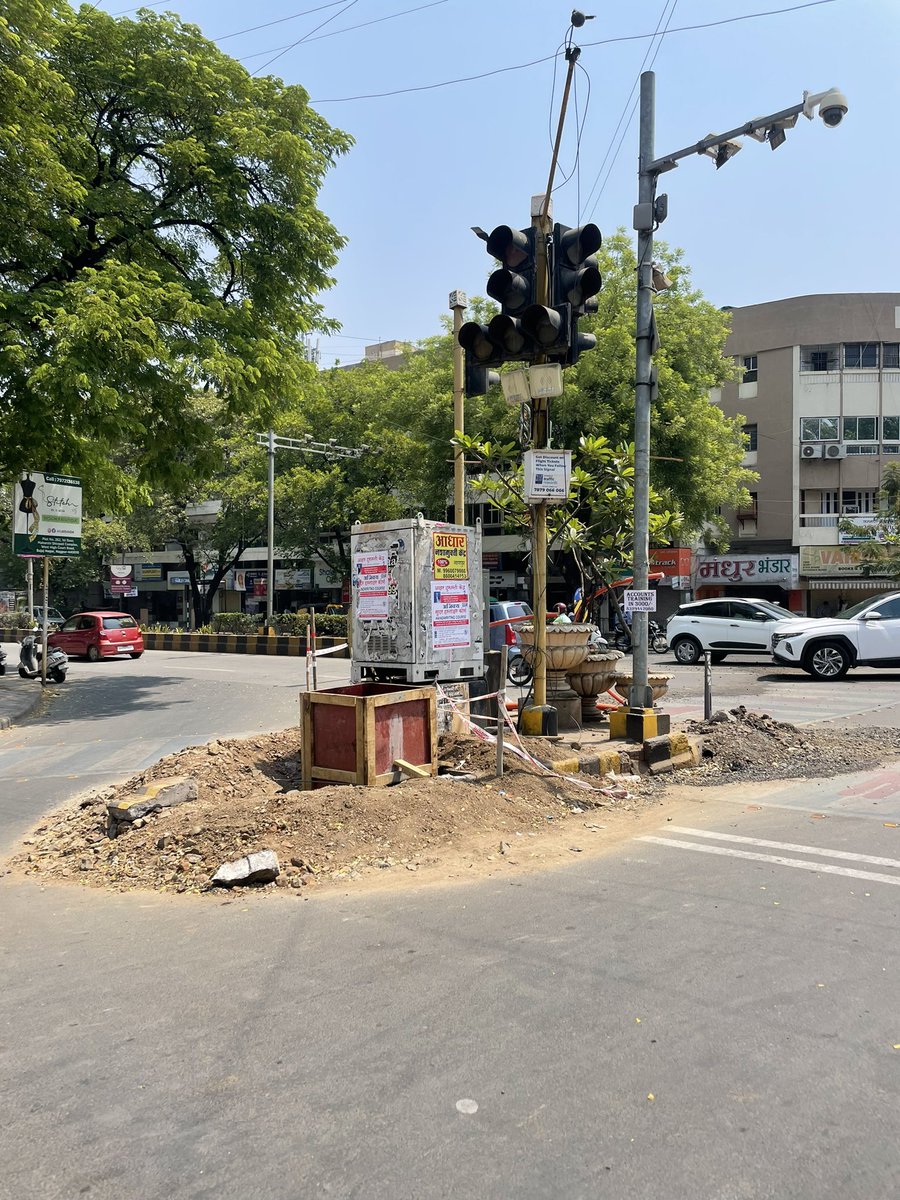Ashwin7611's tweet photo. nicely done roads and footpaths being dug again and again all over nagpur. will this improve public life. no. its stressful to see them and causes loss of creativity and productivity of common man. near diksha bhoomi nagpur. https://t.co/Zhvm2mONgp