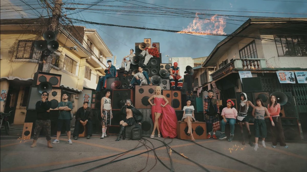 bunnyatin's tweet photo. ang pleasing sa mata ng dungka mv fr 😭 the pop culture references?? the not so subtle message on social issues??? esbi mapagpatol era?? and the fun dc 😭

dungka mv is their best one yet. sabi ko na to during my first listen pero dungka really is THAT bitch https://t.co/47QKMawufN
