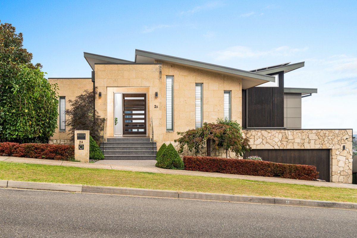 MichaelSFerris's tweet image. Just listed: 2a Henderson Drive, Wandana Heights.
Architect-designed, breathtaking views, solar-heated pool, and premium finishes.
Private viewings now available.
#WandanaHeights #LuxuryLiving #GeelongRealEstate