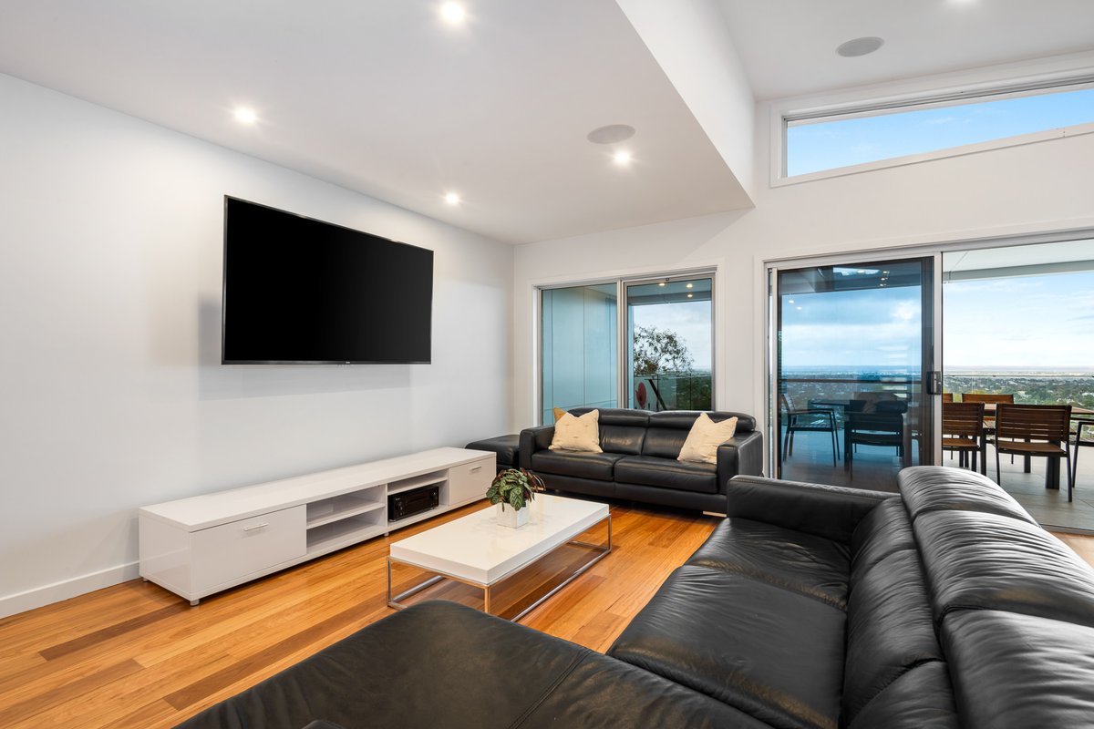 MichaelSFerris's tweet image. Just listed: 2a Henderson Drive, Wandana Heights.
Architect-designed, breathtaking views, solar-heated pool, and premium finishes.
Private viewings now available.
#WandanaHeights #LuxuryLiving #GeelongRealEstate