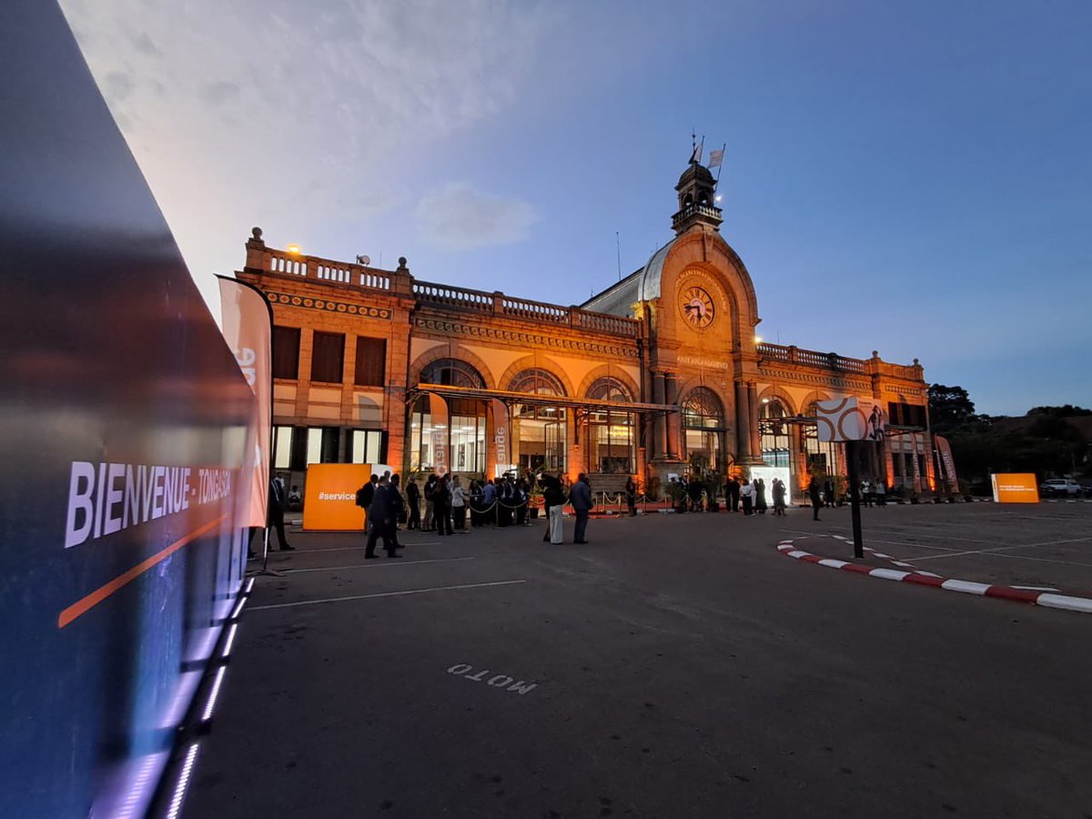 Frédéric P. DEBORD (@debordfrederic) on Twitter photo Immense honneur d'inaugurer les nouveaux locaux d'Orange Digital Center #Madagascar à la Gare Soarano, en présence de SE <a href="/SE_Rajoelina/">Andry Rajoelina</a>. Ensemble, nous offrons aux talents malagasy les clés d'un avenir digital prometteur. <a href="/orangeafrica/">Orange Africa & Middle East</a> <a href="/jerome_henique/">Jérôme Hénique</a> <a href="/orange_mg/">Orange Madagascar</a> #Inclusion Immense honneur d'inaugurer les nouveaux locaux d'Orange Digital Center #Madagascar à la Gare Soarano, en présence de SE <a href="/SE_Rajoelina/">Andry Rajoelina</a>. Ensemble, nous offrons aux talents malagasy les clés d'un avenir digital prometteur. <a href="/orangeafrica/">Orange Africa & Middle East</a> <a href="/jerome_henique/">Jérôme Hénique</a> <a href="/orange_mg/">Orange Madagascar</a> #Inclusion