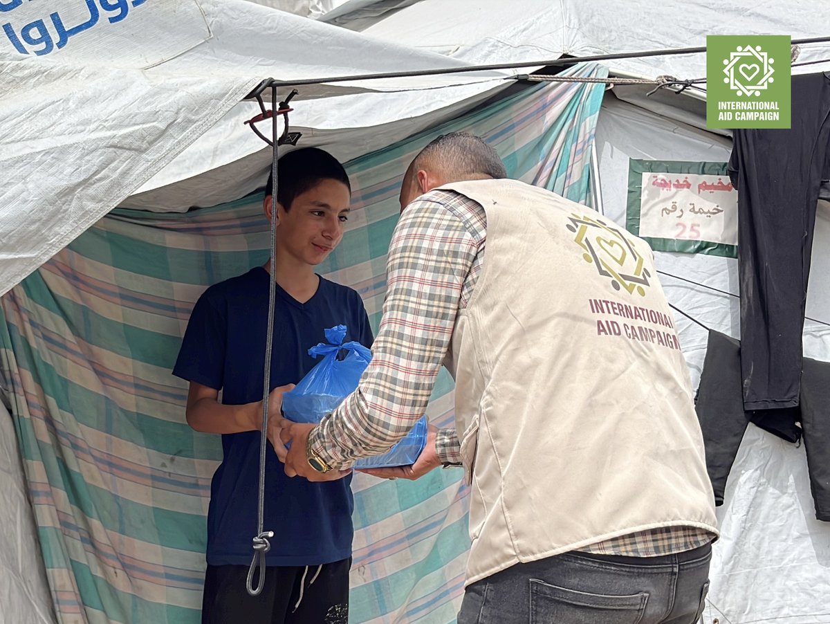 IAC_Global's tweet image. 🍽️ Hotmeal distribution in Gaza continues every single day... Alhamdulillah.

We will not stop.
We will keep giving, keep showing up, and keep standing with them — until the very end. Insha Allah.

#HotMeals #DailyRelief #NeverStopGiving