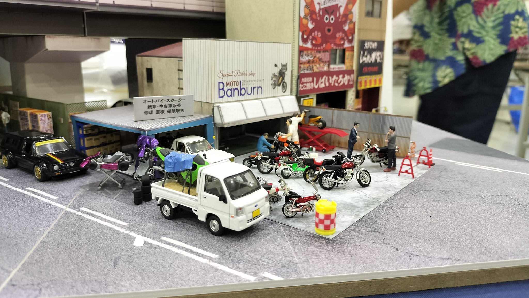 Amazon | ターマックワークス 1/64 ピットガレージ ジオラマ