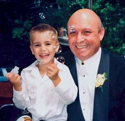 ibeliebersmx's tweet photo. 🚨| Acaba de fallecer Bruce el abuelo materno de Justin. Descanse en paz. 🕊️ https://t.co/UYOOON7UA5
