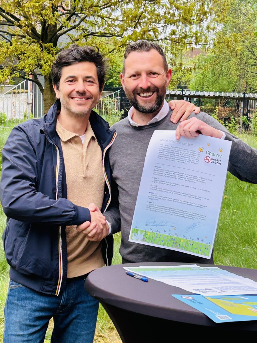 Wouter Patho (@wouterpatho) on Twitter photo Prettige ondertekening van charter “bye bye gazon” voor meer biodiversiteit & natuur in Malle. Bedankt <a href="/DieterCoppens/">Dieter Coppens</a> om aan de kar te blijven trekken🌿 Prettige ondertekening van charter “bye bye gazon” voor meer biodiversiteit & natuur in Malle. Bedankt <a href="/DieterCoppens/">Dieter Coppens</a> om aan de kar te blijven trekken🌿