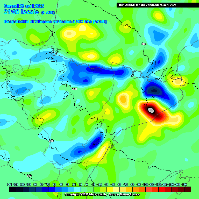 Atenció!!!, sobretot a la tarda avançada i vespre, que serà el moment que podem tindre més severitat sobretot al NE de CAT arribant les tempestes fins a la costa, observeu les diferents columnes d'aire ascendents a 700 hPa uns 3.000 m , mostren clarament com es dispararà la