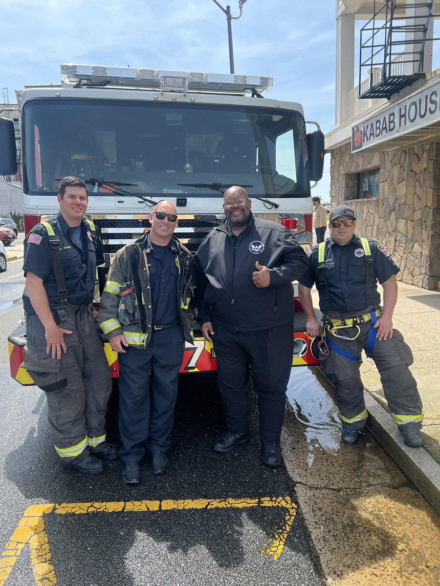 USPOLICEFIREEM2's tweet image. Yesterday our Foundation’s President.
Spent some time with the professional-
#FireFighters of The City of #AtlanticCity’s
#ACFD #Engine # 7.
Our President learned a few things about the operations of the #firetruck 
Afterwards he thanked the brave heroes-
For their service. 🇺🇸🫡