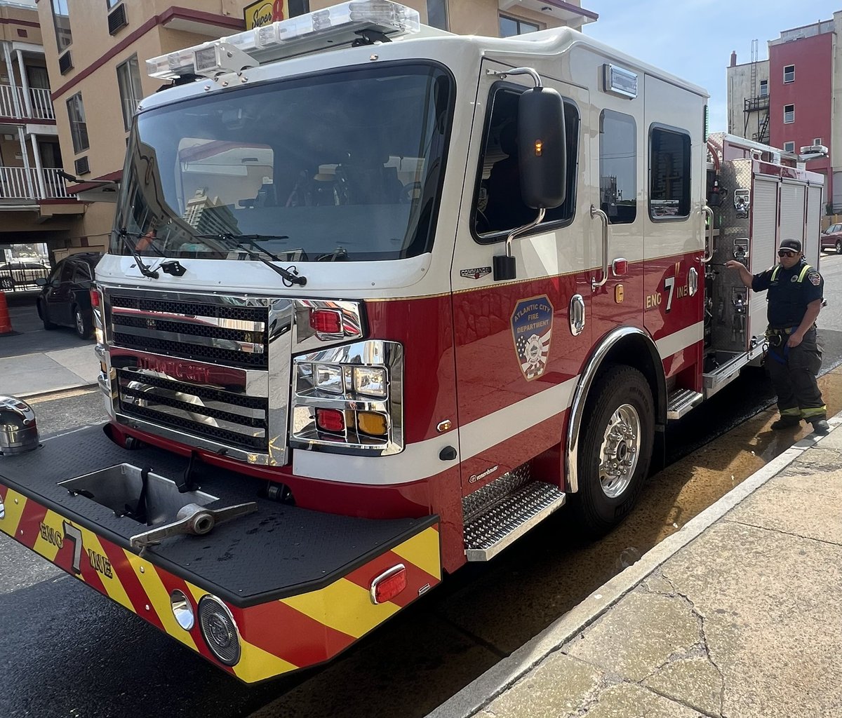 USPOLICEFIREEM2's tweet image. Yesterday our Foundation’s President.
Spent some time with the professional-
#FireFighters of The City of #AtlanticCity’s
#ACFD #Engine # 7.
Our President learned a few things about the operations of the #firetruck 
Afterwards he thanked the brave heroes-
For their service. 🇺🇸🫡