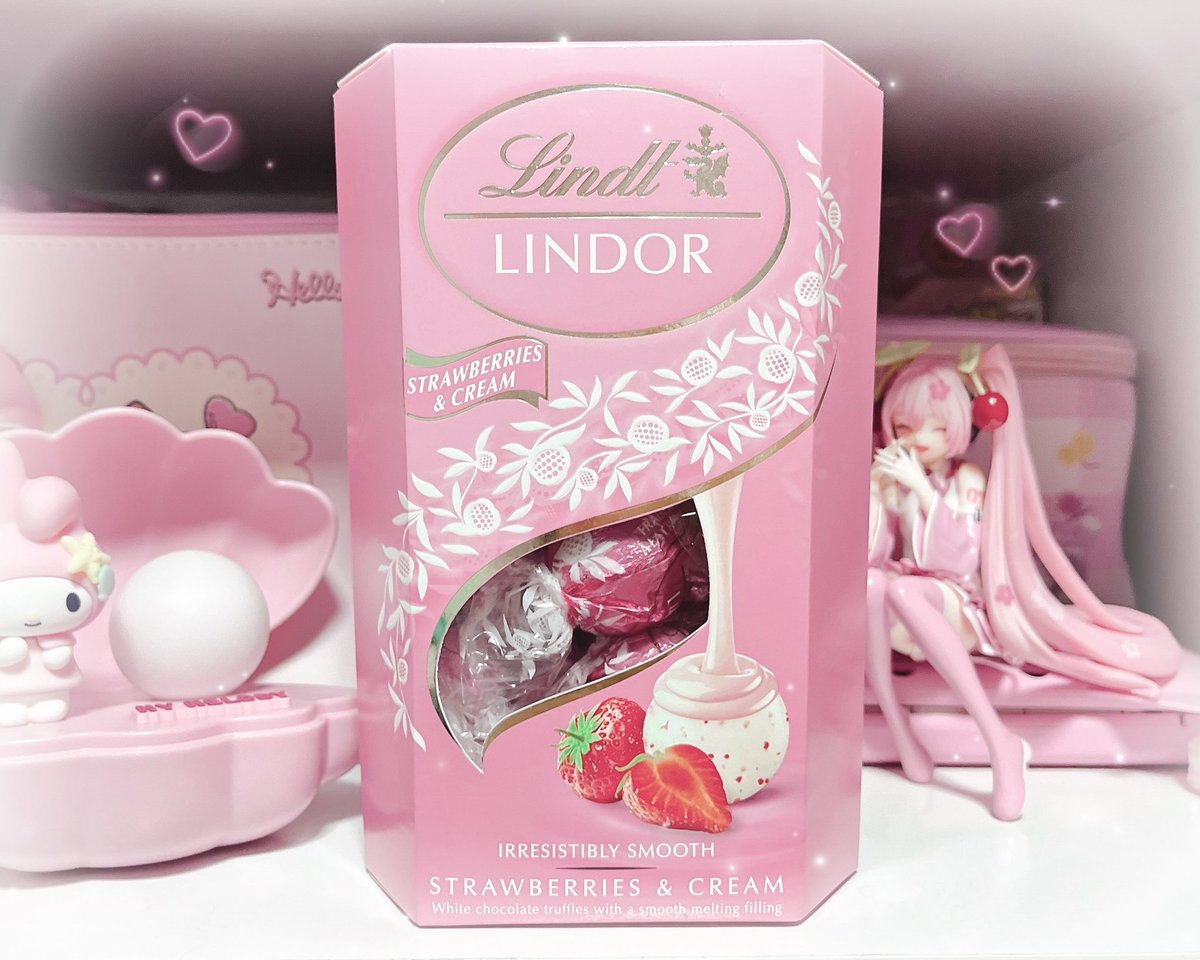 strawberries &amp; cream  ♡  ૮ ྀིっ˔ ◟ ྀིა