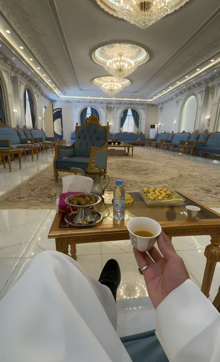كن الخطوط اللي على بطن يمناك
وديان جــودٍ تــروي اللي تناصوك