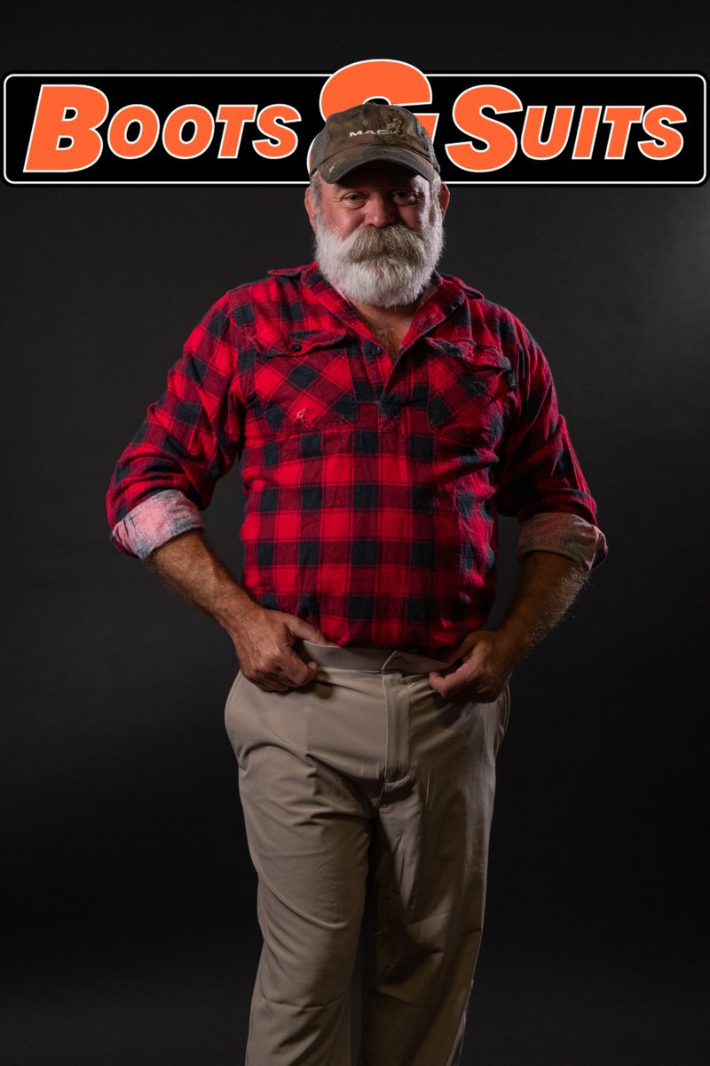 Pre-orders are now open for the first edition of @bootsandsuitsmag!
Thick dads, real charm, and unapologetic queer masculinity — served with attitude. Only 100 copies available. Don’t miss out.
Photography by <a href="/e/">John Utah</a>.f.p.photography

#BootsAndSuits #QueerZine #ThickDads #MatureMasc