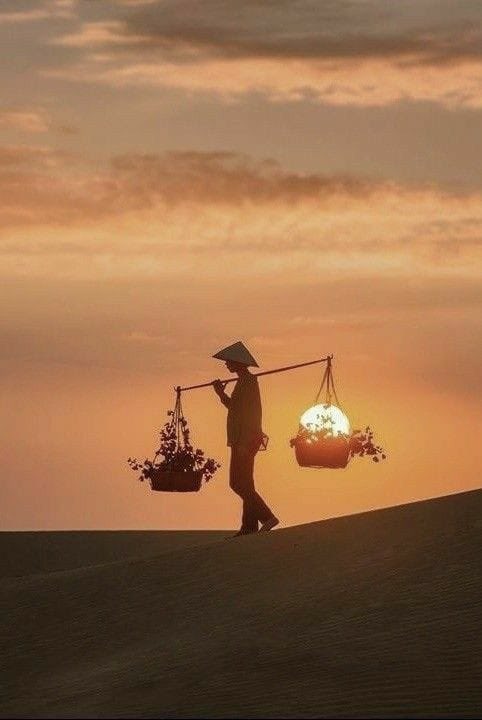 【折桂令】

江湖何处避世纷。
高枕掩关。扫迹红尘。
彩笔题诗。簪花未阙。啸咏苏门。

佩壶泛舟急冲雨。
邀客传杯酒细斟。
醉了光阴。
流落天涯。做个闲人。