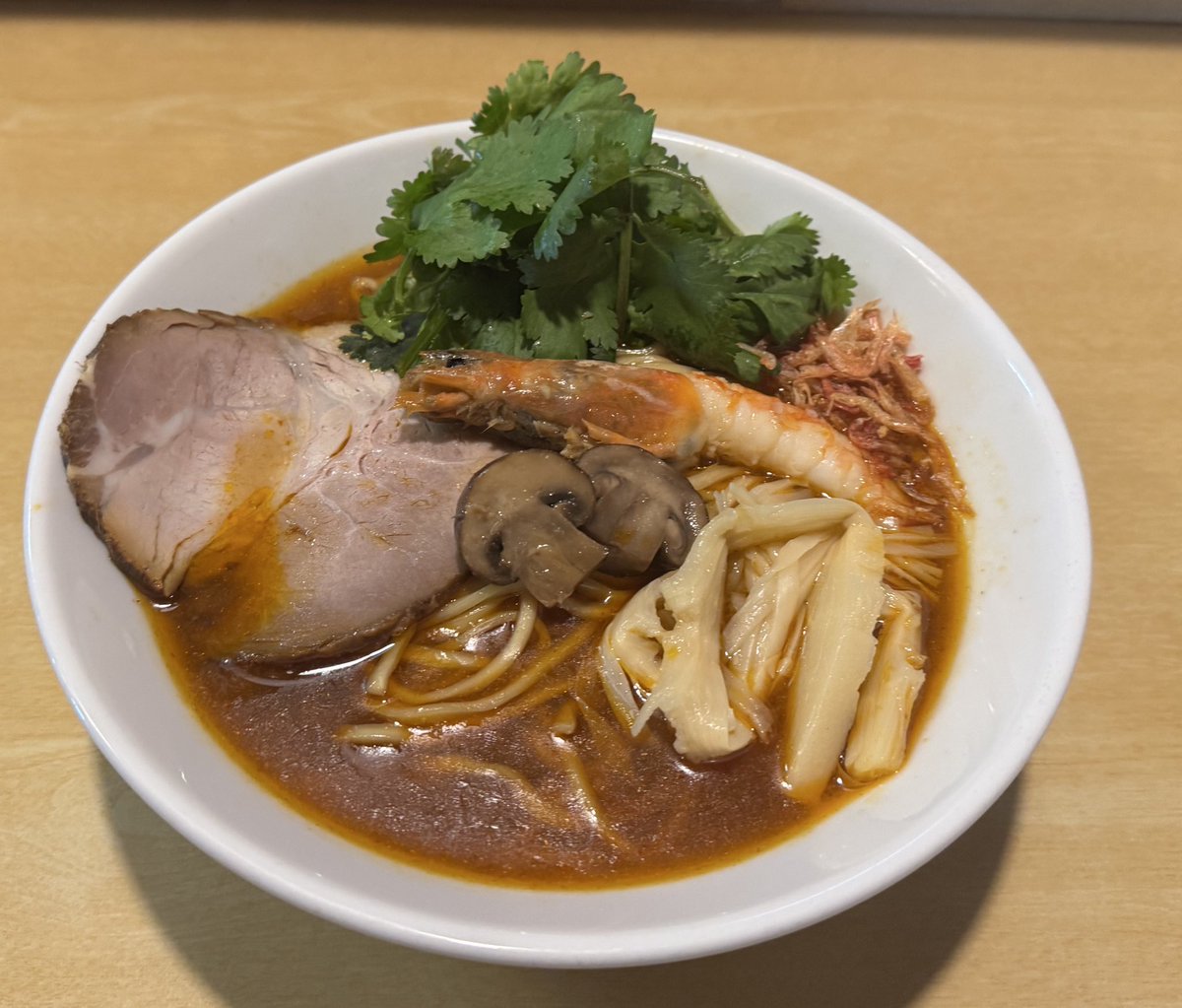 OsamuAoki5's tweet photo. 昼の部ありがとうございました！

夜から【トムヤムクンラーメン】
始めます

昼　15杯
夜　15杯
来週月曜日くらいまでの短期限定です

1300円です。
•券売機1000円券と100円券3枚でお願いします🙇‍♂️
基本はピリ辛ですが辛めご希望の方はできます○
お伝えください

↓↓ https://t.co/hyg54oV0ii