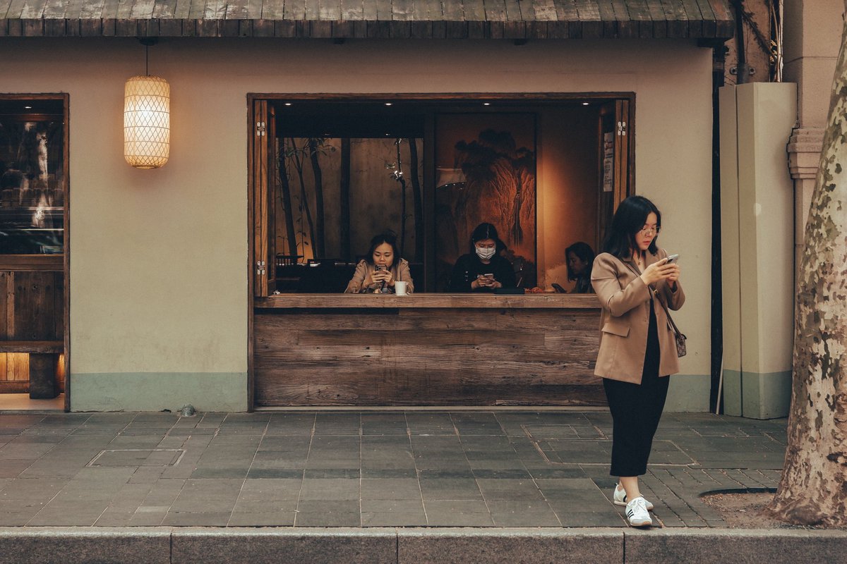 Okahida's tweet photo. Random Visual : 65/365
It’s a good day, biking through the city’s alley won’t harm at all 😄
#randomvisual
#okanyekrek
#fujixseries
#shanghaidailylife https://t.co/BM5FFXmNGH