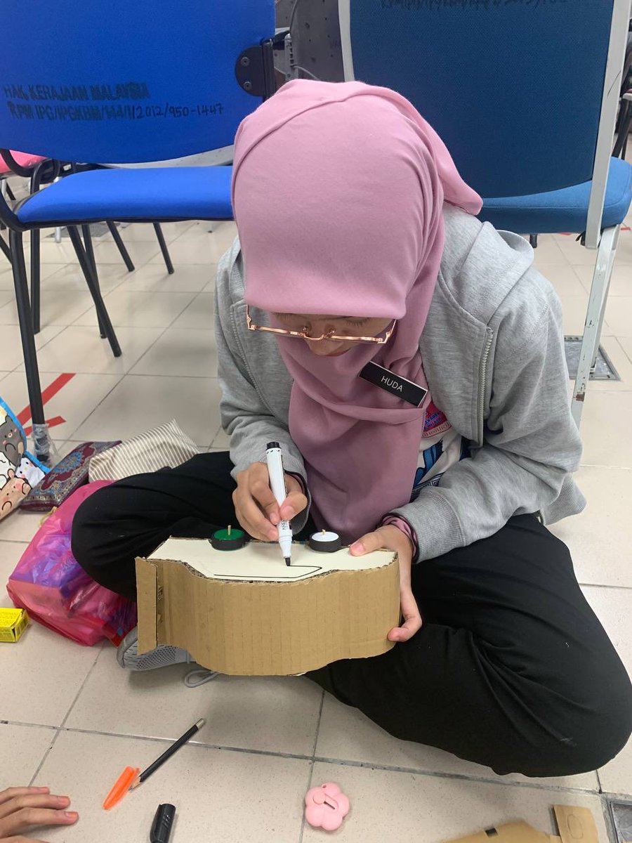 hudhuddd88's tweet photo. Minggu ni topik pembangunan profesional guru (PBB) — terus rasa nak tahu lebih! Macam mana cikgu-cikgu terus upgrade diri, belajar benda baru &amp; kekal relevan. Serius, inspirasi betul! https://t.co/j3P2HnPrHg