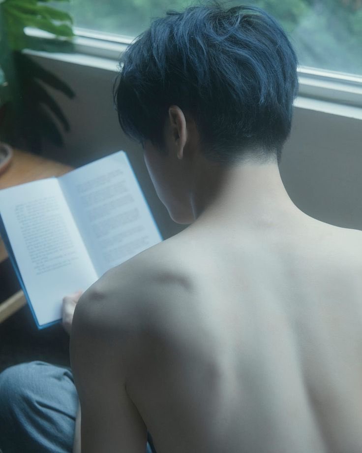 miffysoobins's tweet photo. so do we think beomgyu is gonna be the next in line for the shirtless back photo? https://t.co/VXBvkZuuh1