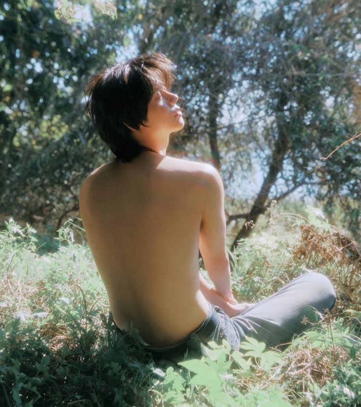 miffysoobins's tweet photo. so do we think beomgyu is gonna be the next in line for the shirtless back photo? https://t.co/VXBvkZuuh1