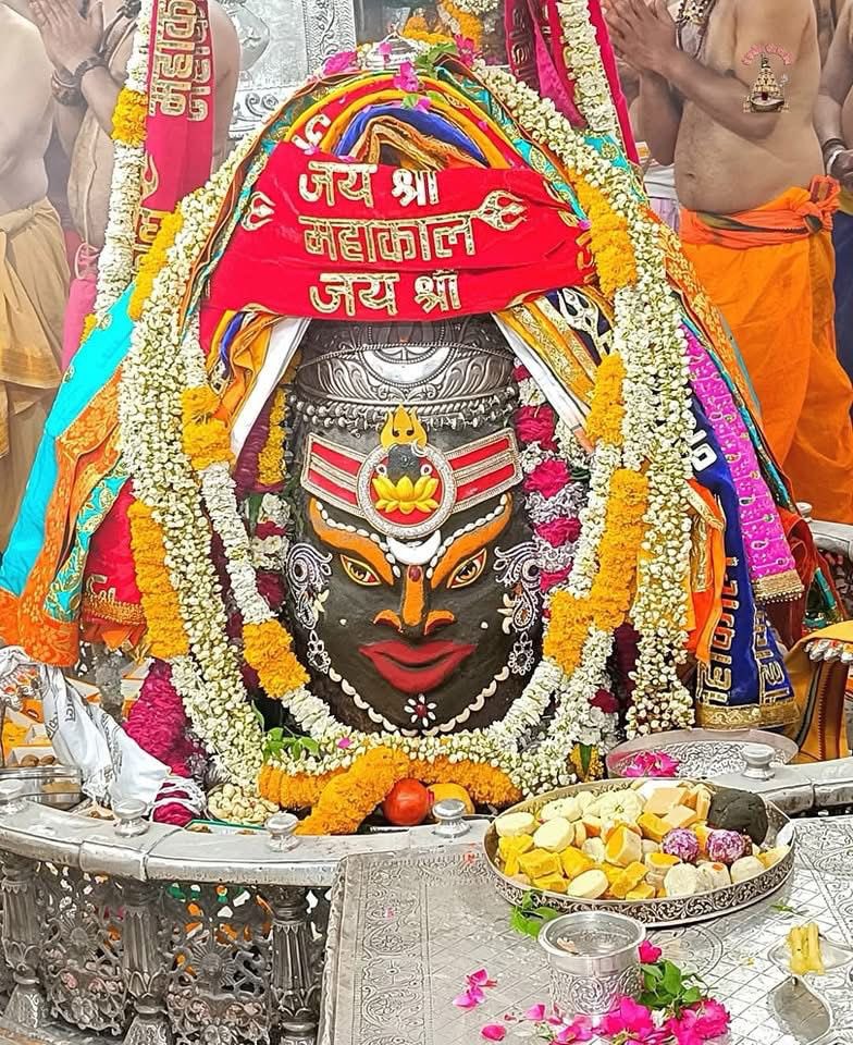 *🙏🌹जय श्री महाकाल 🌹🙏*
*श्री महाकालेश्वर ज्योतिर्लिंग*
*आज का भस्मआरती श्रृंगार दर्शन*
*25 अप्रैल 2025 (शुक्रवार)*