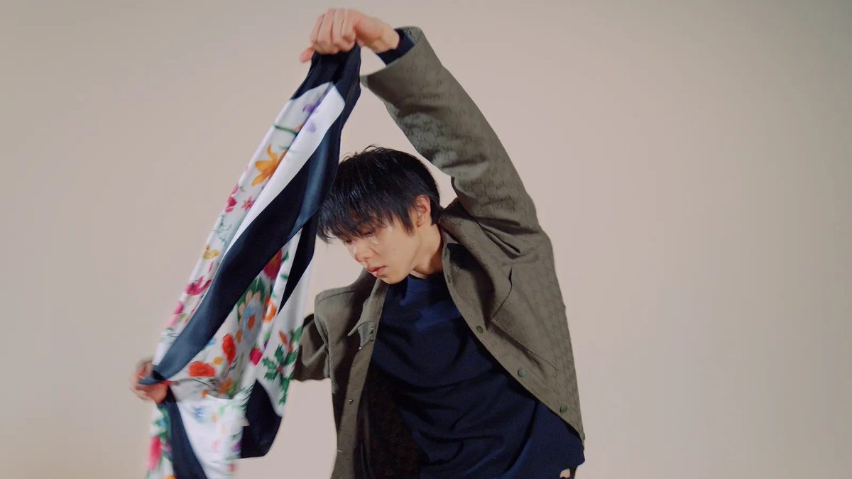 voguejp's tweet photo. #羽生結弦 とグッチが共演。特別映像が全国の店舗で期間限定公開。
https://t.co/jAUS34kYkB https://t.co/7fvyCu629L