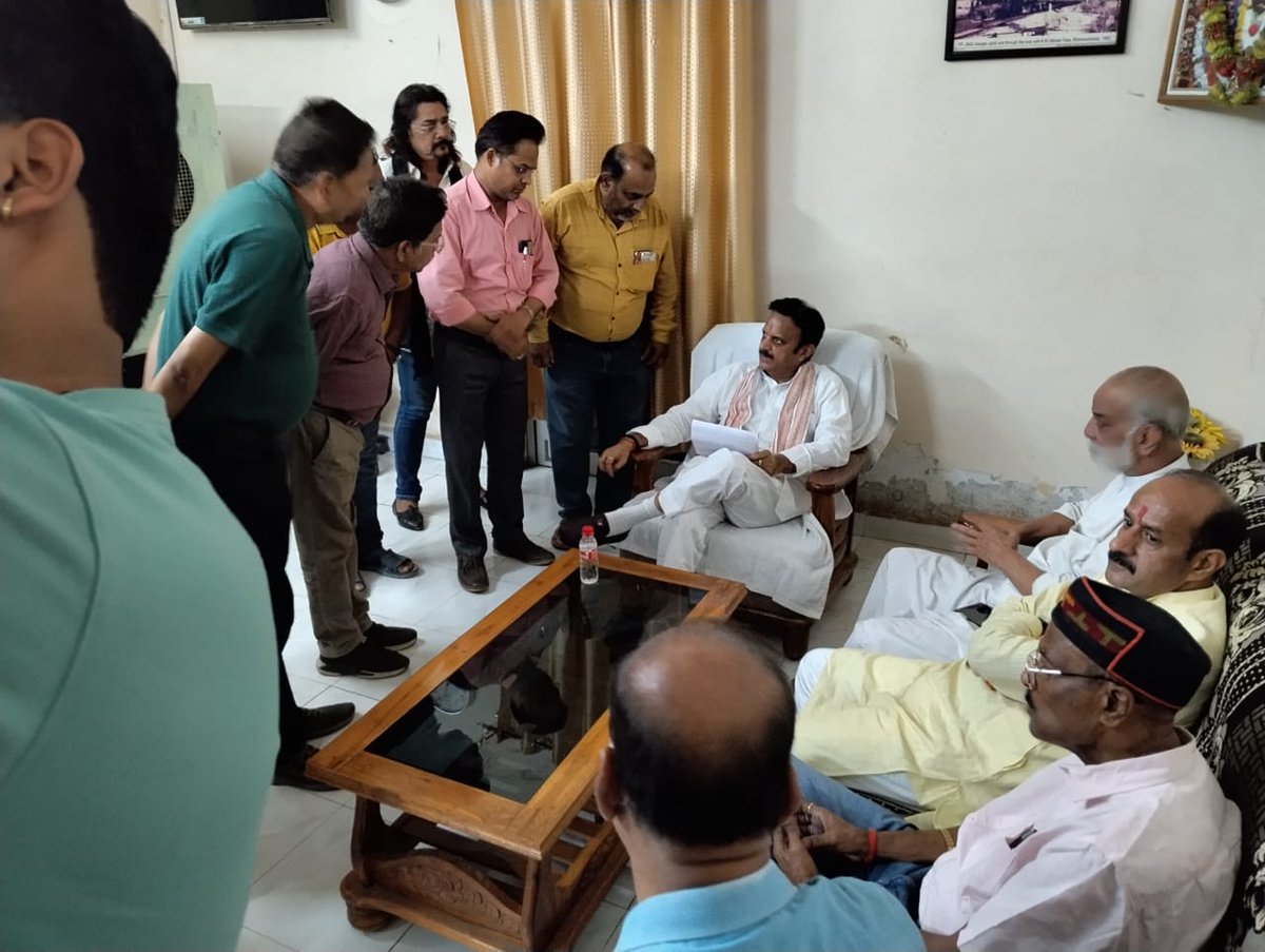 BunkarKammu's tweet photo. अभी तो ये अंगड़ाई हैं 
आगे ओर लड़ाई है 

#एन्एचएम_संविदा_स्वास्थ्य_कर्मचारी-के-साथ-जप्रतिनीधि
2023 की नीति तत्काल लागू करे https://t.co/go1wPSFh5L