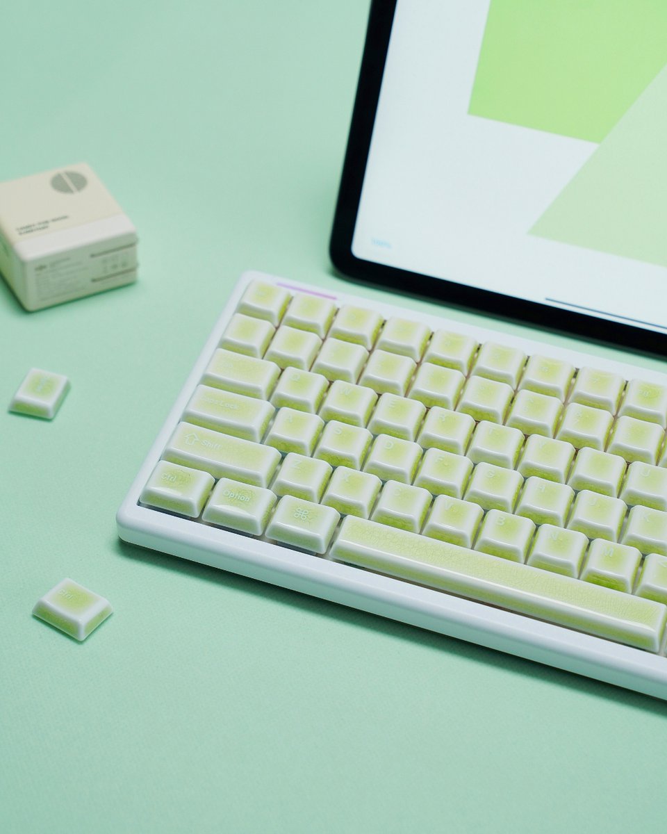 CerakeyOfficial's tweet photo. ZEN75 |  Go Crazed With Ceramic Keycaps

🍃 Green Crazed - Grow Nature at Your Fingertips

Let the vibrant green, symbolizing rebirth and renewal, light up your mood and make every typing moment a breath of fresh air. 🍃

#cerakey #zen75 https://t.co/A5FxngNoo1