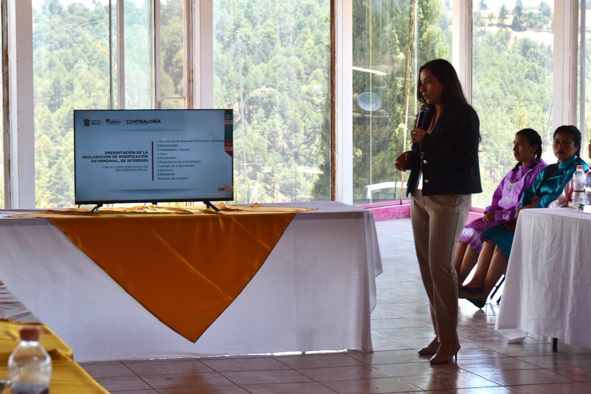 ContraloriaGEM's tweet photo. #ElPoderDeServir || Realizamos en el municipio de #SanJoséDelRincón, la 2a. Reunión Ordinaria de la #CPCEM, Región VI, Zona Norte, en la que capacitamos, en materia de investigaciones administrativas; nos acompañó el alcalde Jaime Mercado Chávez. #MásTerritorioMenosEscritorio. https://t.co/1CUnVhJPZG