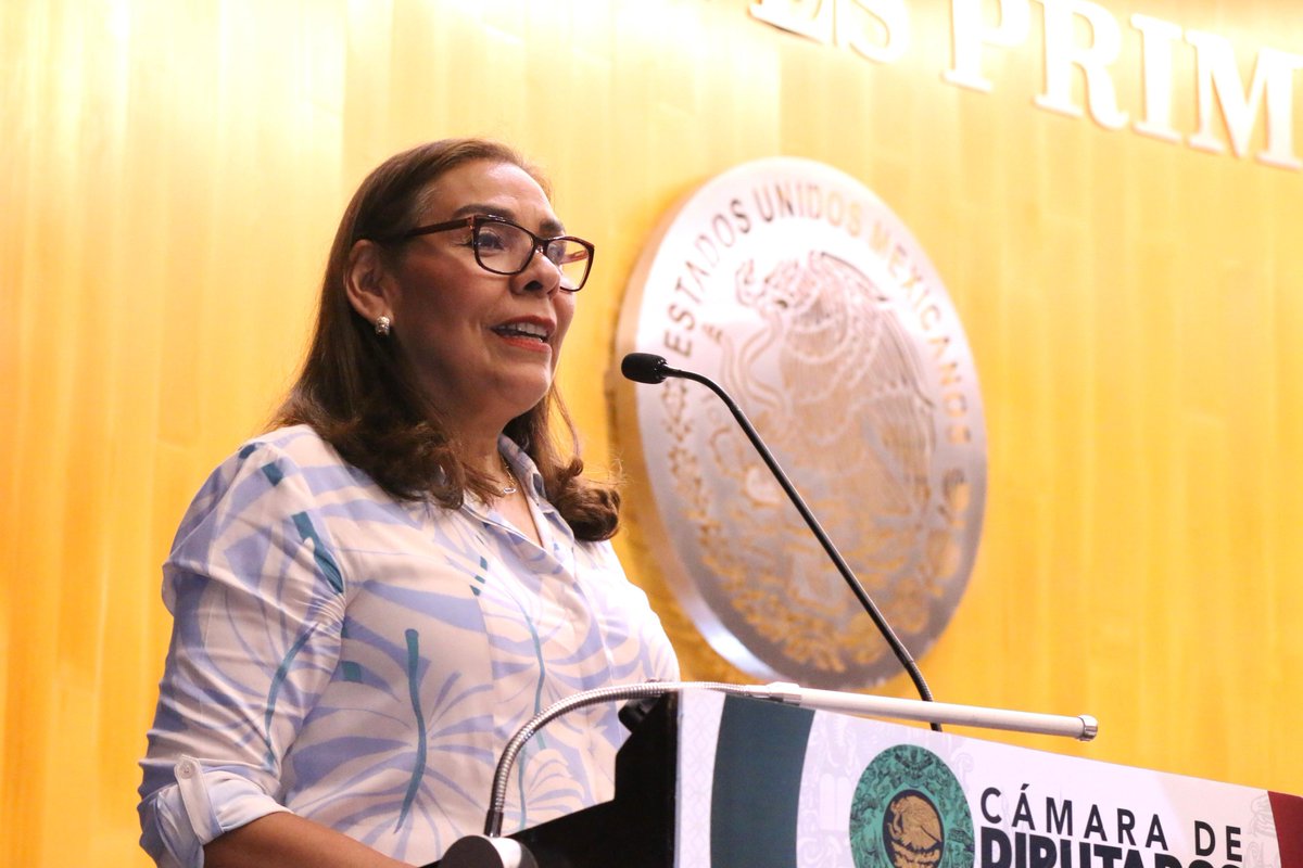 📌 Durante el homenaje a leyendas del fútbol americano en México, la dip. <a href="/isy_delaluz/">isy de la luz</a> reconoció el poder de este deporte para forjar carácter, comunidad y disciplina.

👏 Refrendó el compromiso del PT para impulsar el deporte como un derecho y un camino hacia una sociedad más