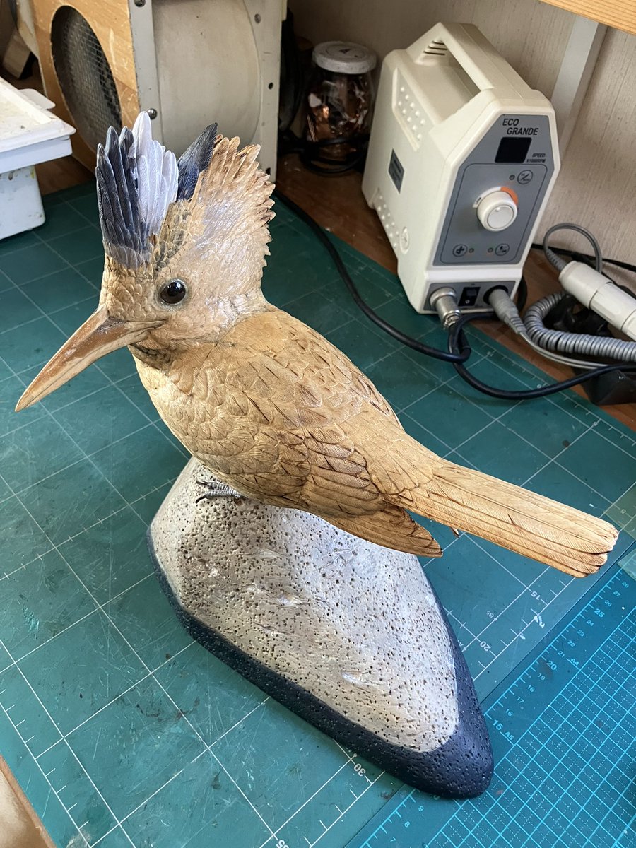 ヤマセミ　バードカービング ヤマセミ制作中❗️ 色塗りに入りました。 兎に角、模様が複雑です