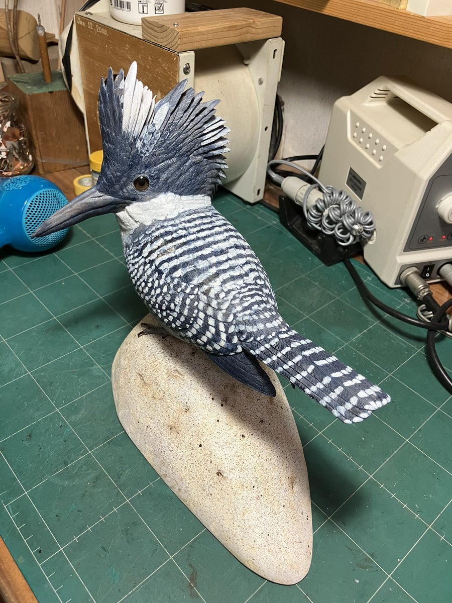 ヤマセミ　バードカービング ヤマセミ制作中❗️ 色塗りに入りました。 兎に角、模様が複雑です