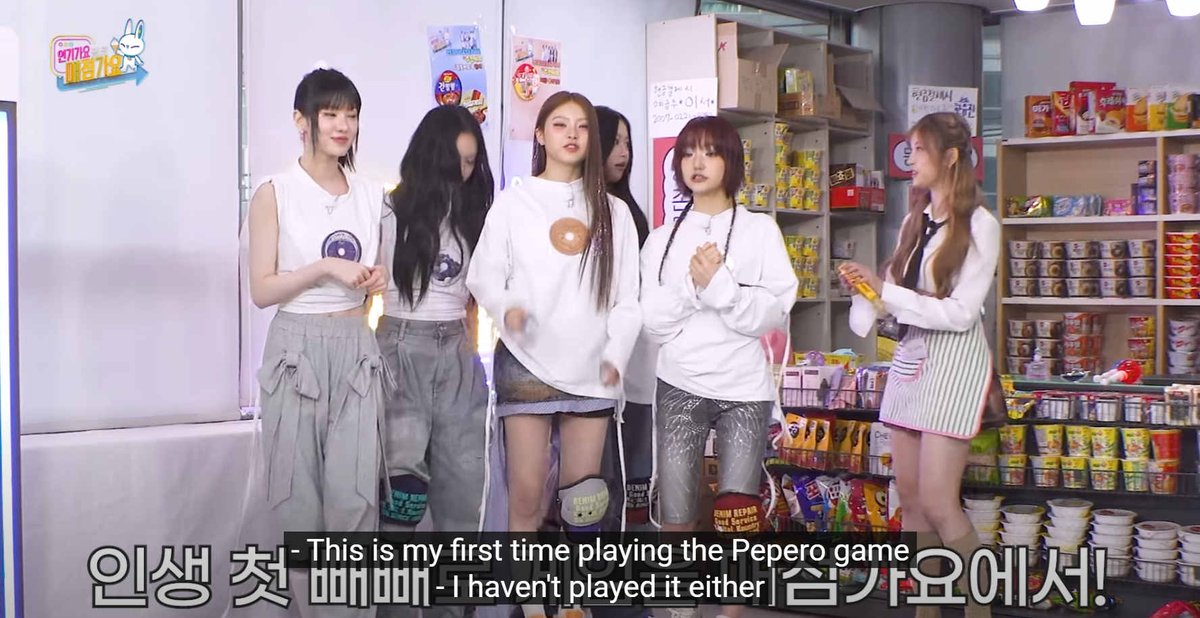 koreanstudy's tweet image. Miss Lee you played Pepero game with your fave unnie Liz before. If you don't remember, well, you can suggest to 123 IVE PD nim next. PS: She corrected herself after that. Not translated.