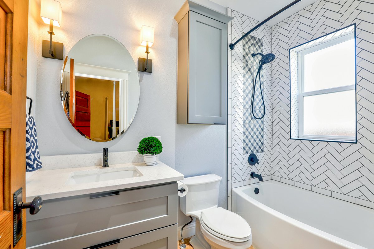 decormakeithome's tweet image. Elevate your space with sleek storage, cozy textures, and thoughtful touches that turn your daily routine into a moment of calm. 🛁🌿
decortomakeithome.com
#BathroomDecor #SpaStyle #SereneSpaces #BathroomGoals #ModernSanctuary #HomeRefresh #TidyAndTranquil #CozyBathroom