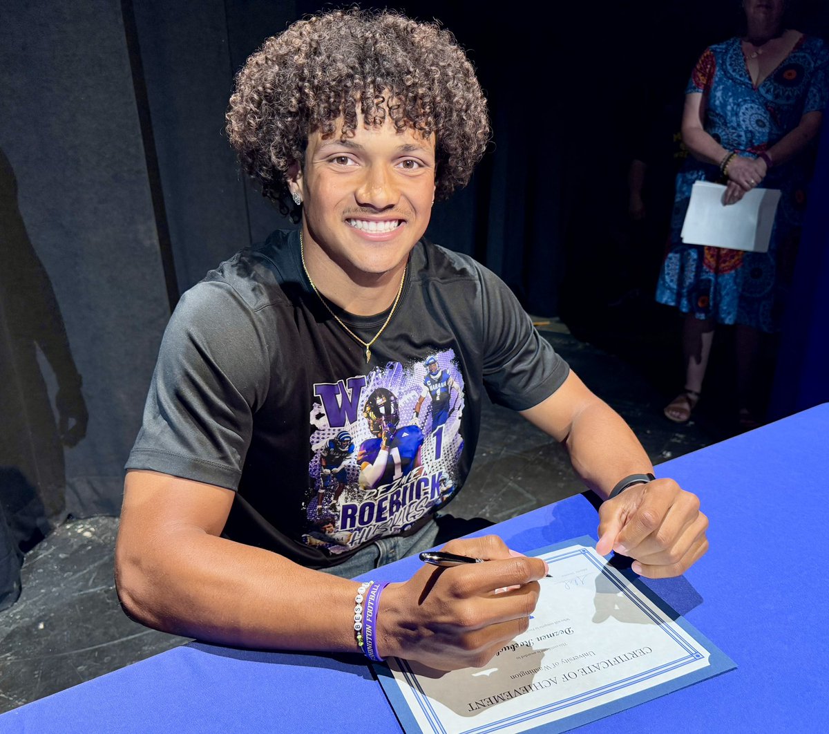 AndyMorales8's tweet photo. Dezmen Roebuck @MaranaFB to @UW_Football #EdDoherty #MrArizona #azpreps365 https://t.co/CtHsbVxi8f
