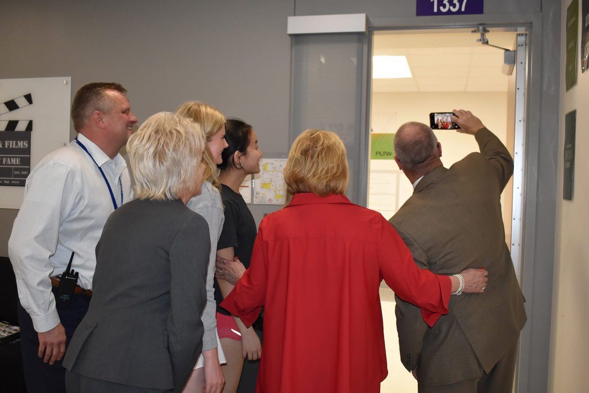 .<a href="/MoCommissioner/">Karla Eslinger</a>, <a href="/EmilyManleyTV/">Emily Manley</a>, and I visited <a href="/LadueSchools/">Ladue Schools</a>. It’s been recognized as one of the top Districts in MO as well as the Nation.

Excellent representation of MO public schools. I left there so proud of our students, teachers, administrators, &amp; staff. #WhatWeDoMatters!