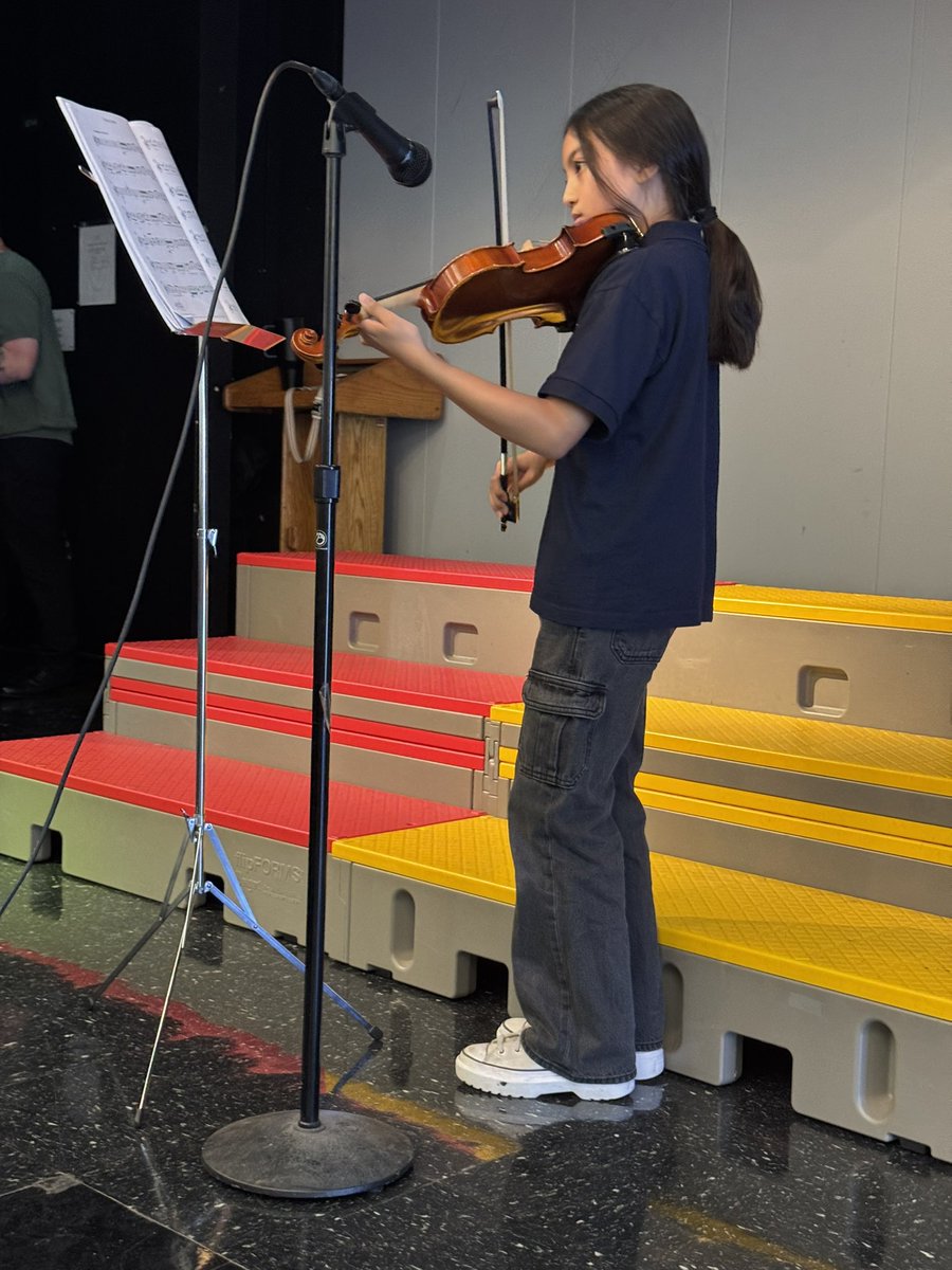Sheena Blue (@cles_principal) on Twitter photo CLES lit up the night with talent, from music to masterpieces! Great work Mr. Ellis and Mrs. Feldman & CLES community π¨ποΈπΌπ΅πΆ <a href="/jennsandersusa/">Dr. Jennifer Sanders</a> <a href="/RachelCapitano/">Rachel Capitano</a> CLES lit up the night with talent, from music to masterpieces! Great work Mr. Ellis and Mrs. Feldman & CLES community π¨ποΈπΌπ΅πΆ <a href="/jennsandersusa/">Dr. Jennifer Sanders</a> <a href="/RachelCapitano/">Rachel Capitano</a>