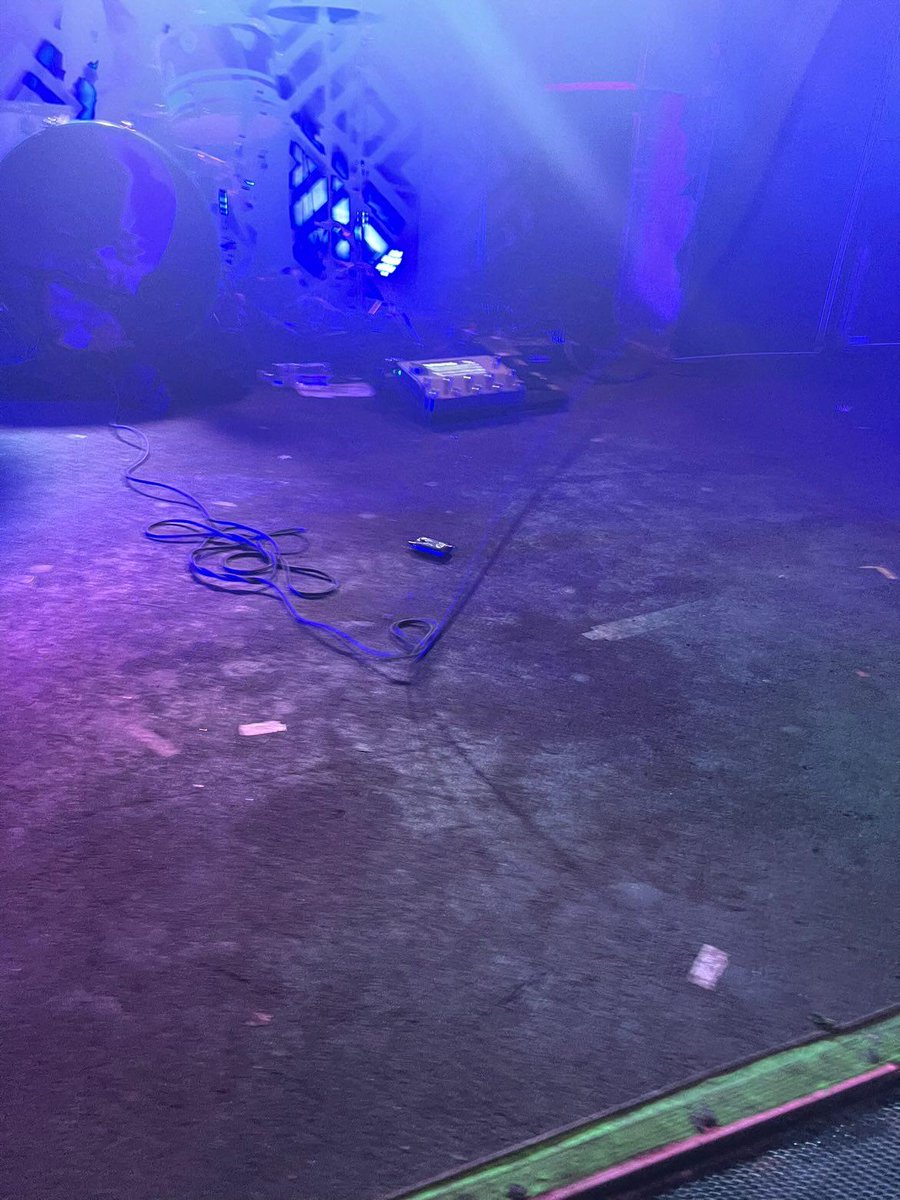 haiitserinn's tweet photo. the best night of my life. 
thank u @georgeholding_ for helping a bitch get her vape back, i thought it was gone fr 😭🫶🏻 https://t.co/mHxTRJpDSk
