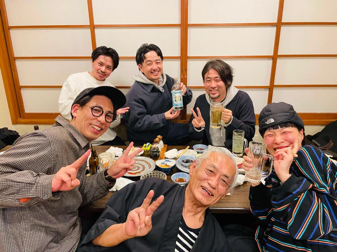 JUN OSONさんゲスト回後編。展示で売れた最高金額など下衆な話まで!イラストレーターとしてためになる回です。サムネは収録後に行ったうちの父の働いてる店で。【ネジラジ#044】JUN OSONさん回後編!アートとイラストレーションについて  より 
