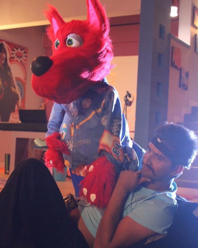 Que excelente trabajo el de Fernando Rojas con Aurelio Cheveroni 🐺👌

Que difícil ha de ser manejar el títere debajo de la mesa, mis respetos 😬

#Yomellamo #Yomellamomini #Club10