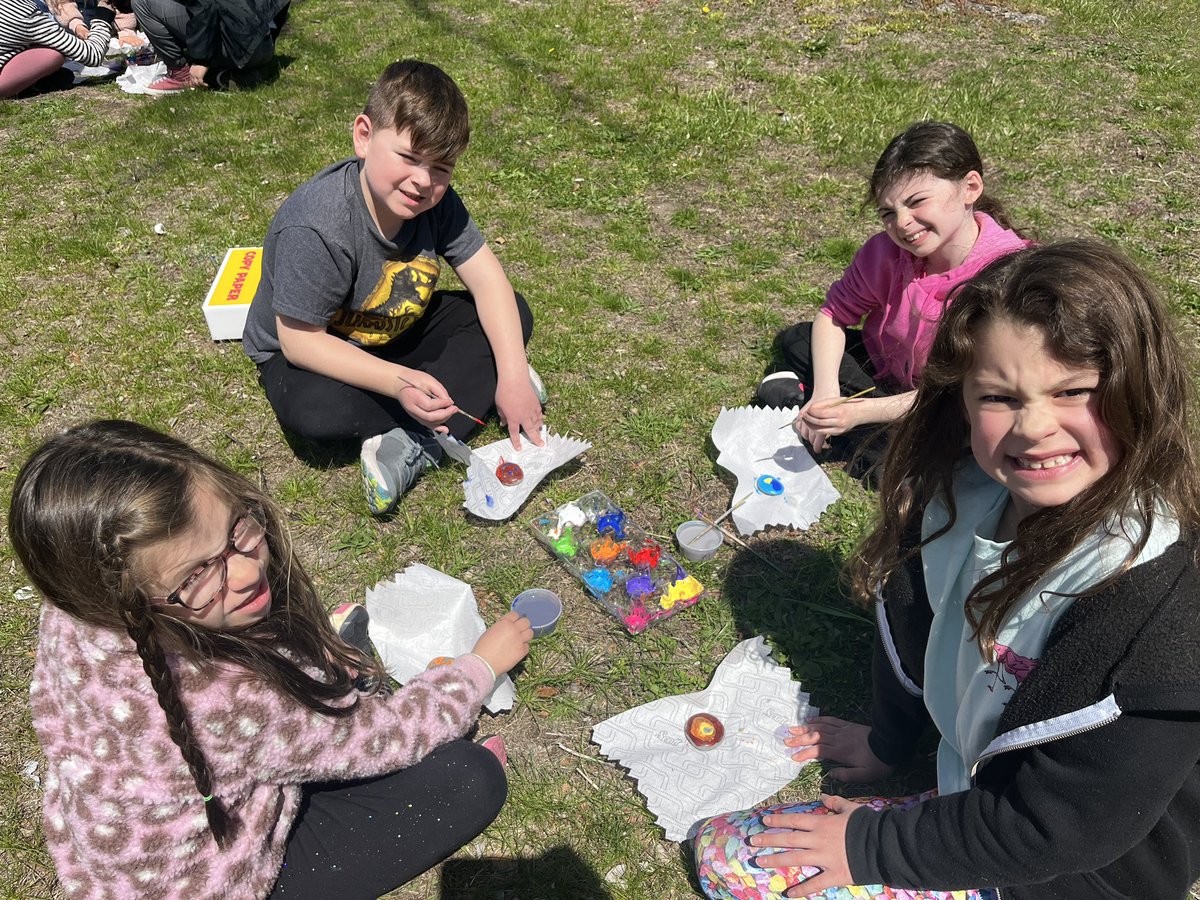 Such a fun earth day 🌎 Enjoying the sunshine and painting rocks for our 9E rock garden 🪴☀️🌻 <a href="/School9E/">School 9E</a> <a href="/MissRugolo/">Christina Rugolo</a>