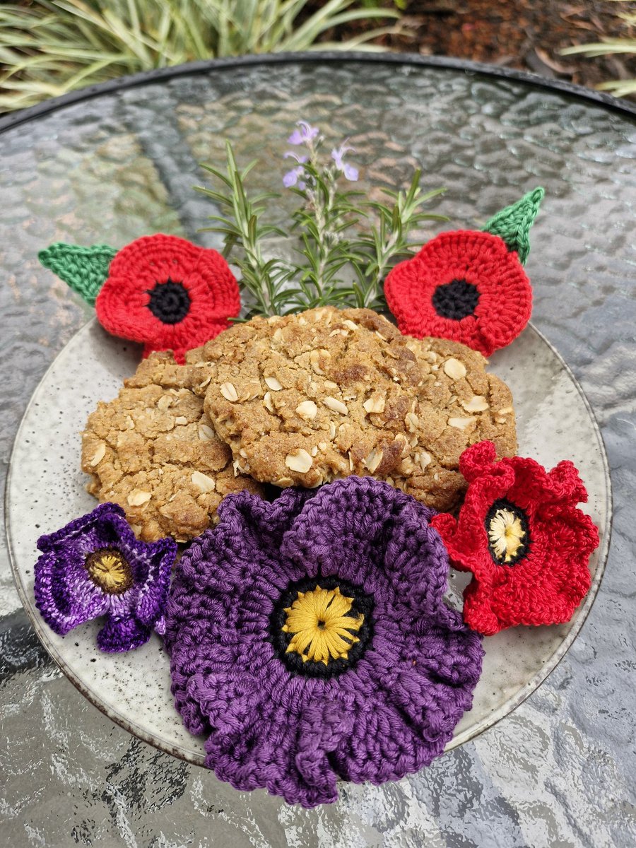 Wendypup2's tweet photo. @stationmum101 Lest we Forget https://t.co/QkLTW1AyTT