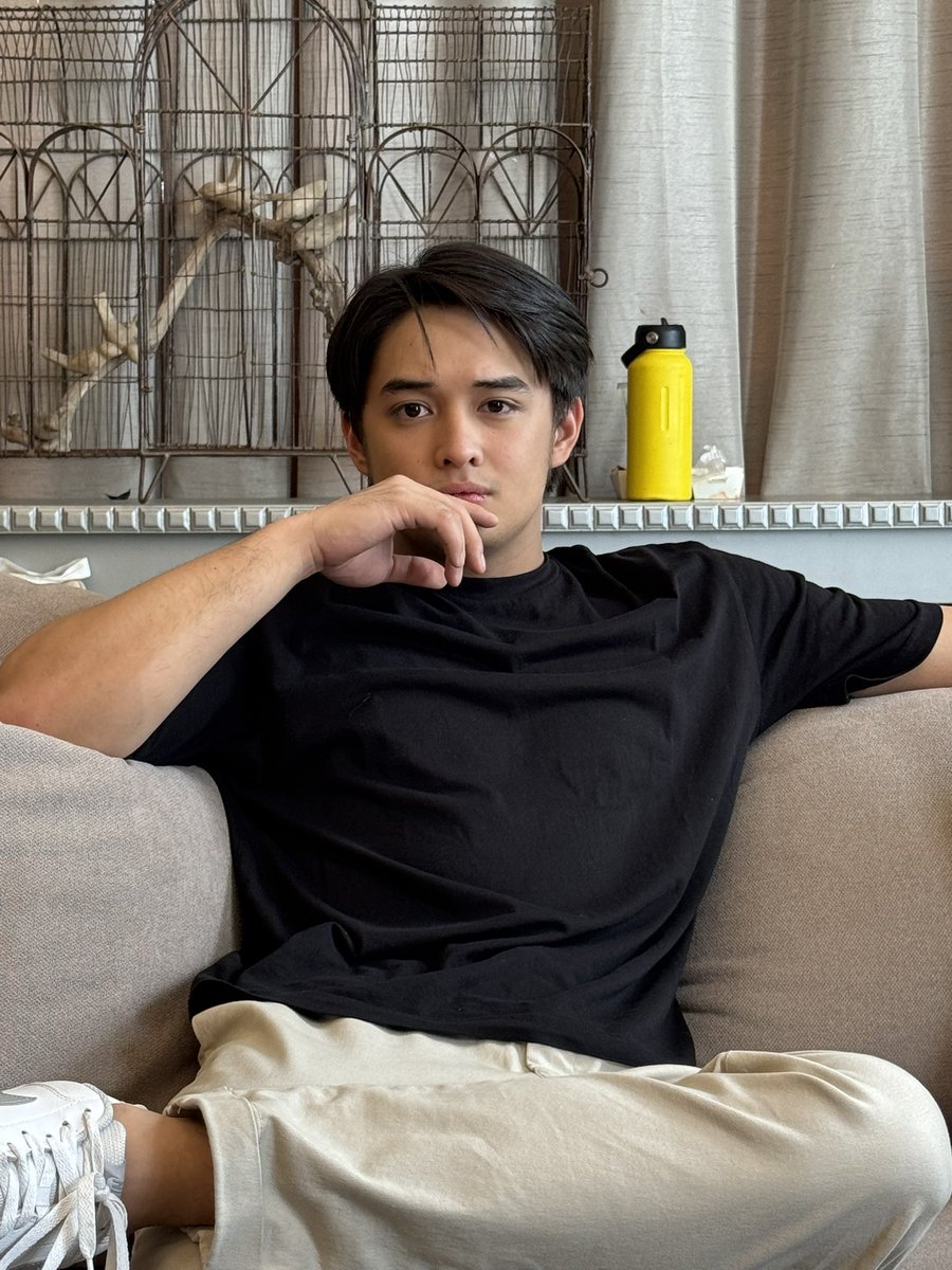 VivaOnePH's tweet photo. Pinayagan ka ba ni Sam maging ganyan ka-pogi, Doc? Hmp!

MAUI ONE AND ONLY

#AOTDMaui
#AvenuesOfTheDiamond
#VivaOne
#BidaKaDito
#AubreyCaraan
#LanceCarr https://t.co/q5Cdote3HY