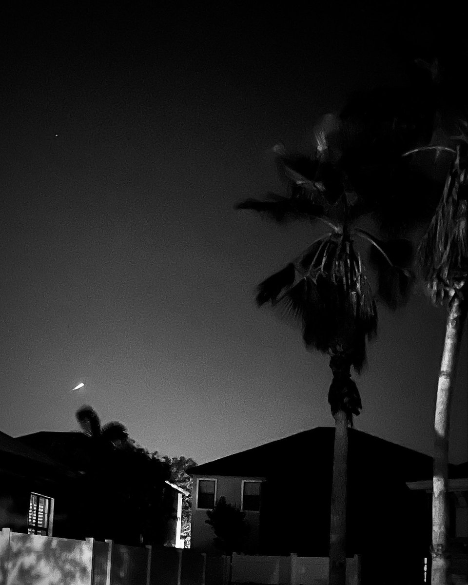 zambitochris's tweet photo. A couple decent shots of the rocket launch tonight 🚀 https://t.co/0j1hZ8WNXT