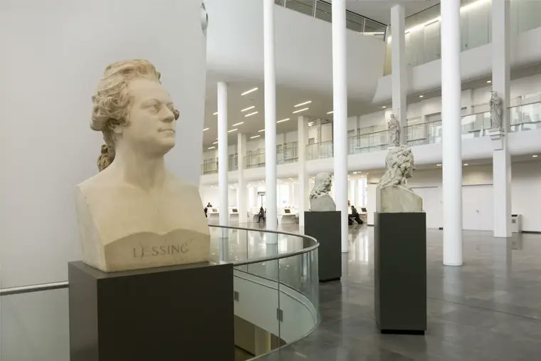 LessingWorkshop's tweet image. Lessing ging zum Studium an die Universität Leipzig und immatrikulierte sich am 20. September 1746. Er studierte zunächst Theologie, verlor jedoch bald das Interesse daran und begann sich mit Poesie und Theater zu beschäftigen.