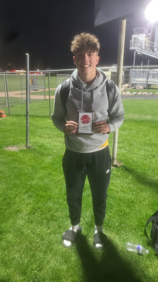 HDJTrack's tweet photo. Male Athlete of the Meet
Matt Scardina https://t.co/pYFJiCsgCm