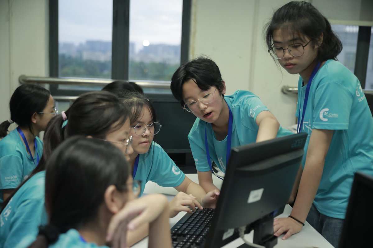 UNICEFChina's tweet image. "I used to think technology was for boys. But after the science camp, I’m more convinced that no profession belongs to one gender. We can thrive in ICT.”
— Ma Lin, 15, from Linxia, at a UNICEF-supported girls’ science camp.
#STEMforGirls #GirlsInICT #GirlGoals