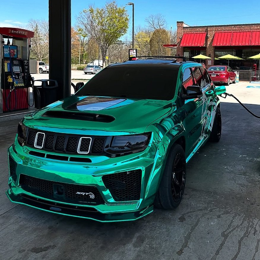 #ThirstyThursday ⛽️ Custom <a href="/Jeep/">Jeep</a> Grand Cherokee Trackhawk Widebody. 📷: <a href="/djcheeto_/">Cheeto ➐</a> | jeep.com