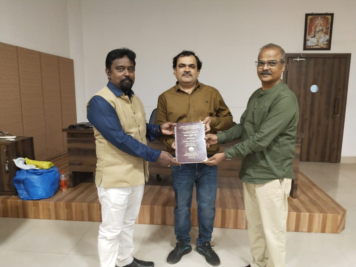 dearcprakash's tweet photo. Honored to be invited by The Maharaja Sayajirao University of Baroda as an External Expert for a Ph.D. thesis evaluation!. Thanks to Dr. J. N. Shah, Head of Textile Chemistry, and Dr. Satyajeet B. Chaudhari, Head of Textile Technology, M. S. University of Baroda. https://t.co/8c5rTWAUVb