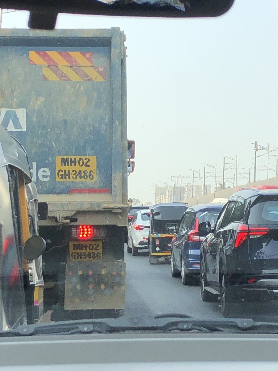 This truck was driving rashly on the WEH please look into it <a href="/MumbaiPolice/">मुंबई पोलीस Mumbai Police</a> <a href="/MTPHereToHelp/">Mumbai Traffic Police</a> 
No MH02Gh3486