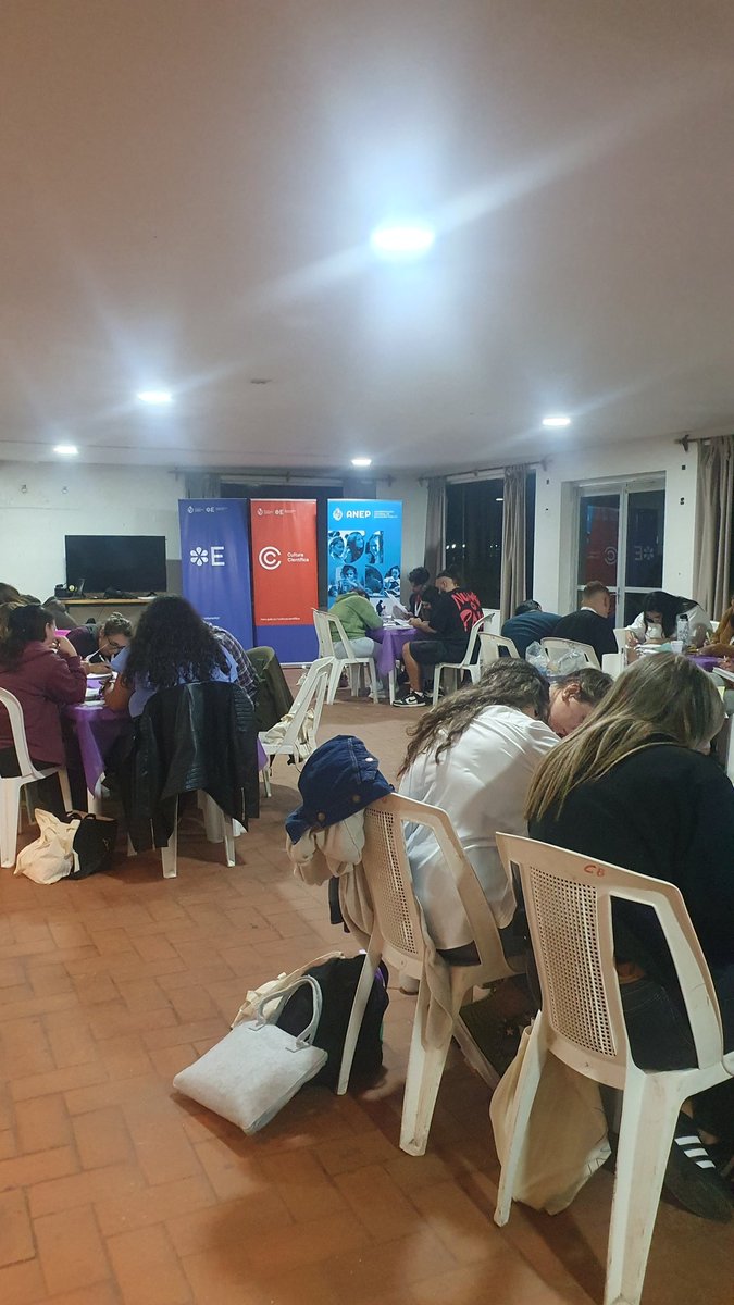 ccientificauy's tweet photo. Campamento Científico Nacional para estudiantes de formación docente. En La Paloma, Rocha, con la participación de estudiantes de 22 localidades de 17 departamentos del Uruguay se desarrolla una nueva edición. https://t.co/Dz0gpAKnp1